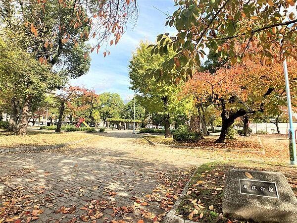 【周辺】浦江公園…徒歩5分（遊具のある公園に隣接して大きなグランドがあります）