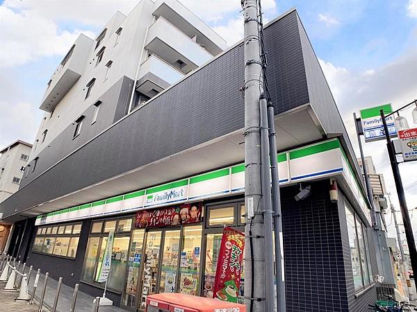 【周辺】ファミリーマート阪神出来島駅前店は徒歩1分で利用可能です。