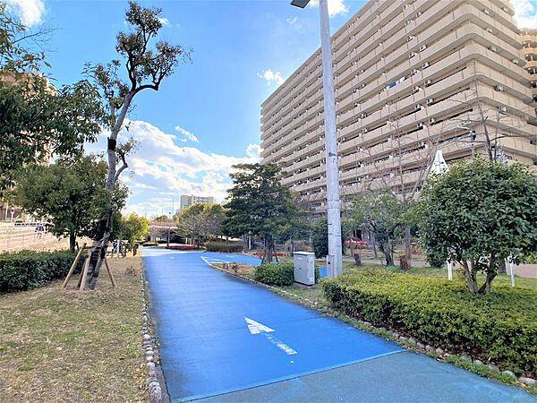 【周辺】大野川遊歩道に隣接しています。歩行者・自転車専用道路で犬の散歩にも良いですよ。