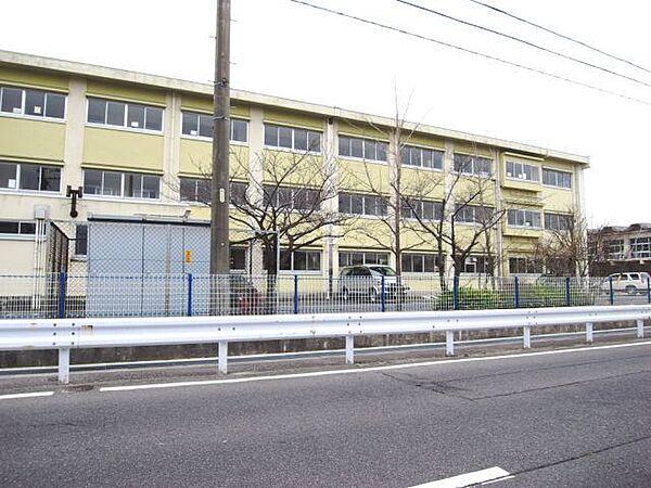 【周辺】小学校「鈴鹿市立白子小学校まで743m」