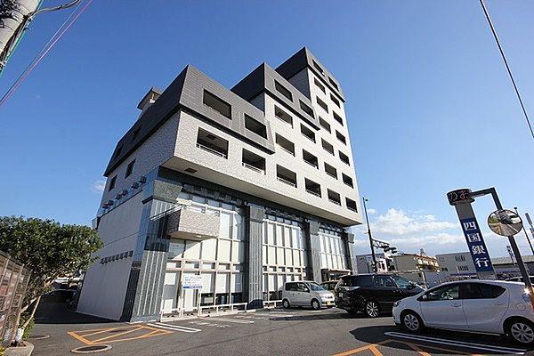 【周辺】銀行「四国銀行徳島中央支店まで406m」四国銀行徳島中央