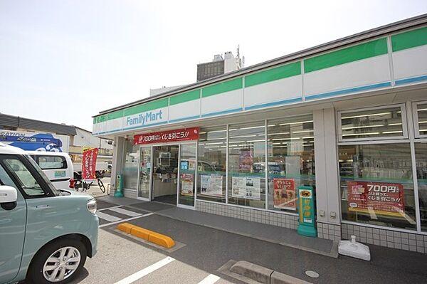 【周辺】コンビニ「ファミリーマート昭和町三丁目店まで594m」