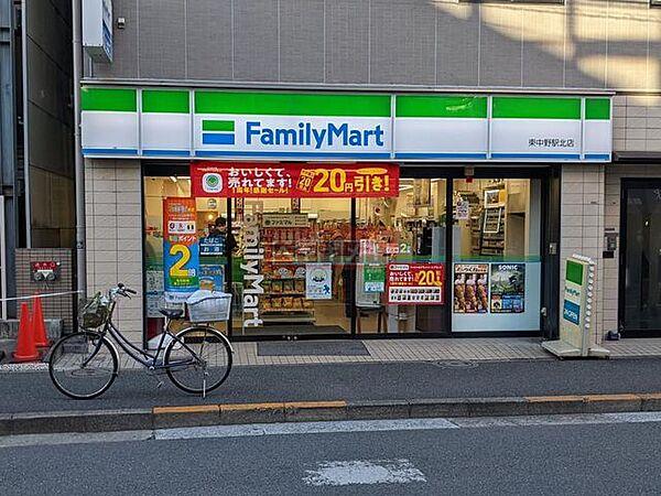【周辺】ファミリーマート東中野駅北店 徒歩8分。 610m