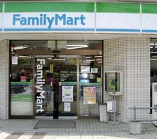 【周辺】ファミリーマート高円寺セントラルロード店 65m