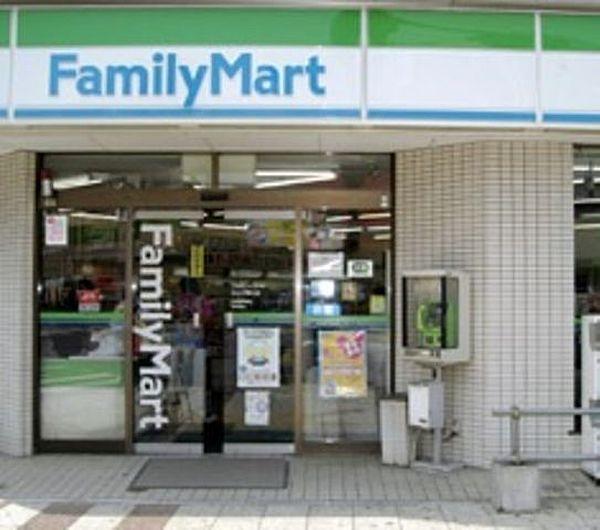 【周辺】ファミリーマート東高円寺駅前店 164m