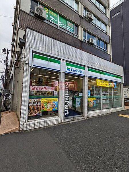 【周辺】ファミリーマート中野本町店 徒歩3分。 190m