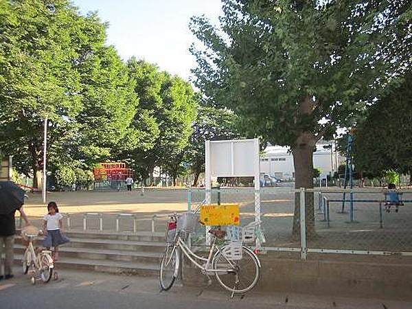【周辺】弁財公園テニスコート 212m