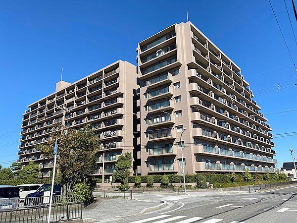 【外観】平成6年建築、JR稲枝駅徒歩4分の立地で、通勤や通学に便利なマンションです。