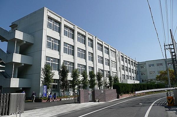 【周辺】草津市立老上中学校（980m）