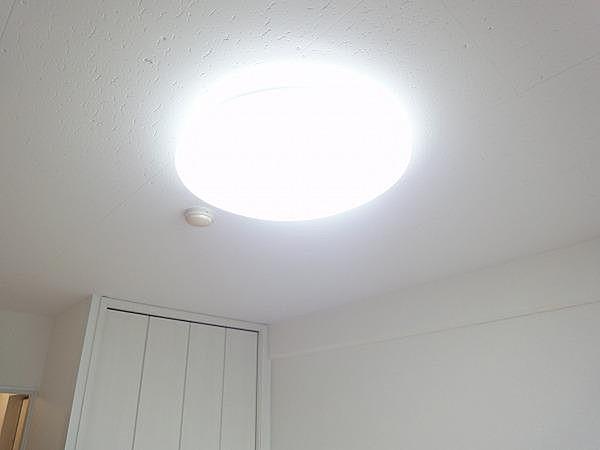 【周辺】室内照明（LED)もついてます。 ※同物件別部屋のお写真です