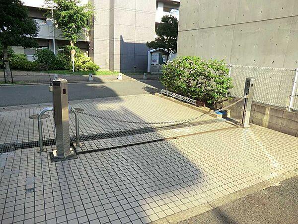 【駐車場】ロボットゲート付駐車場
