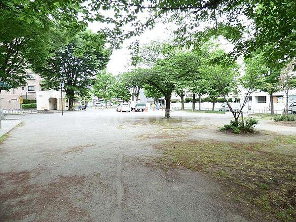 【周辺】竹ノ塚第二公園 徒歩12分。 890m