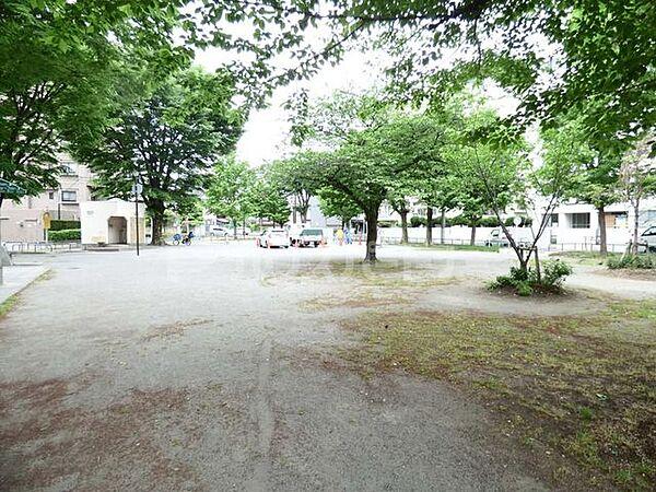 【周辺】竹ノ塚第二公園 徒歩10分。 750m