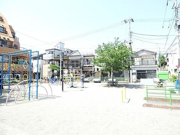 【周辺】千住柳町児童公園 徒歩15分。 1180m