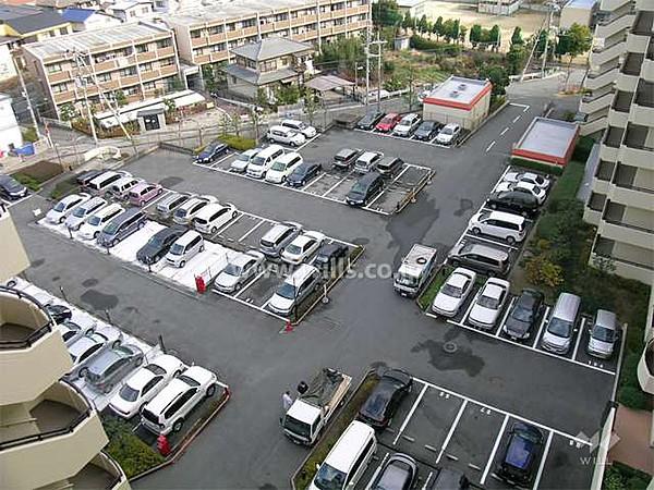 【駐車場】駐車場は敷地内の平面式。現在は空き無しです。