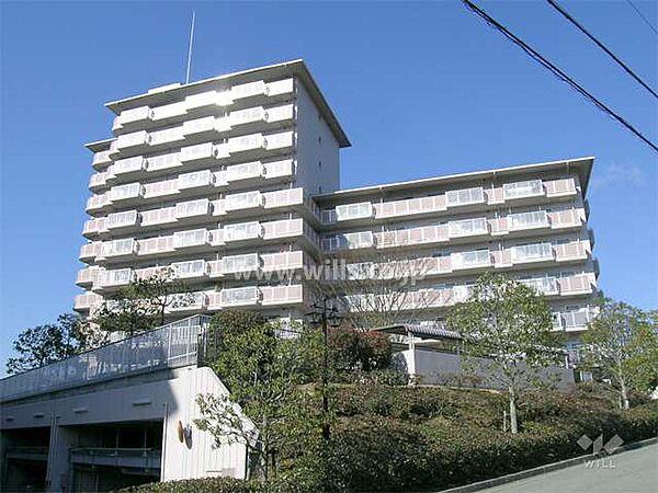 【外観】パークハウス猪名川壱番街A棟の外観（南側から）。総戸数239戸の大規模マンションです。