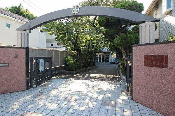 【周辺】名古屋市立桜山中学校 890m