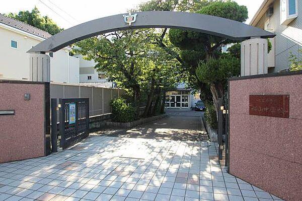 【周辺】桜山中学校 640m