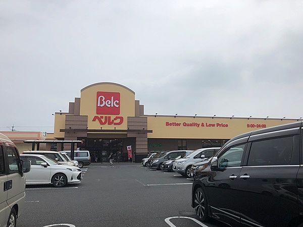 【周辺】スーパー「ベルクベスタ大泉店まで498m」