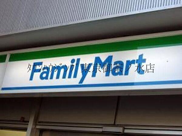 【周辺】ファミリーマート湊二丁目店 徒歩3分。コンビニ 180m