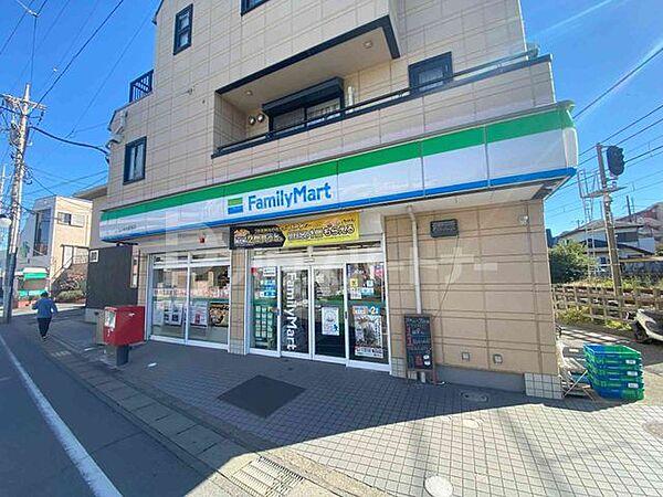 【周辺】ファミリーマート松戸新田駅前店 徒歩2分。 90m