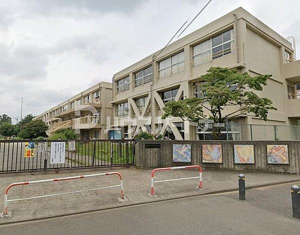 【周辺】松戸市立常盤平第二小学校 徒歩11分。 880m