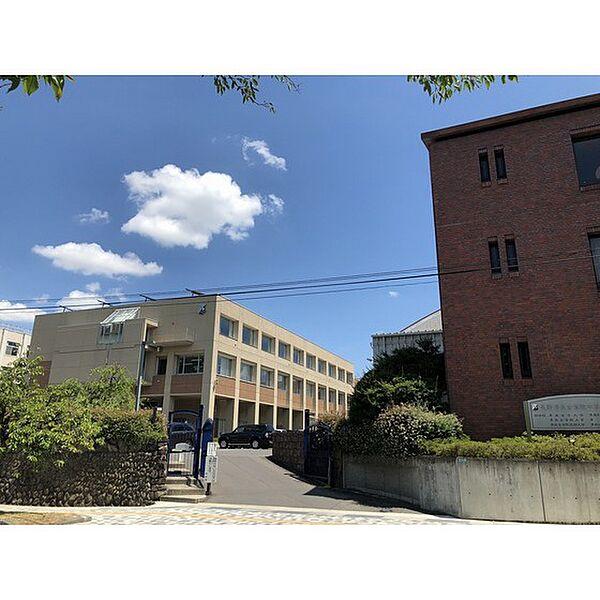 【周辺】中学校「私立長野清泉女学院中学校まで651ｍ」