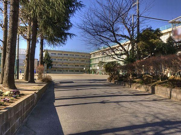 【周辺】徒歩9分。鎌ケ谷市立第二中学校 650m