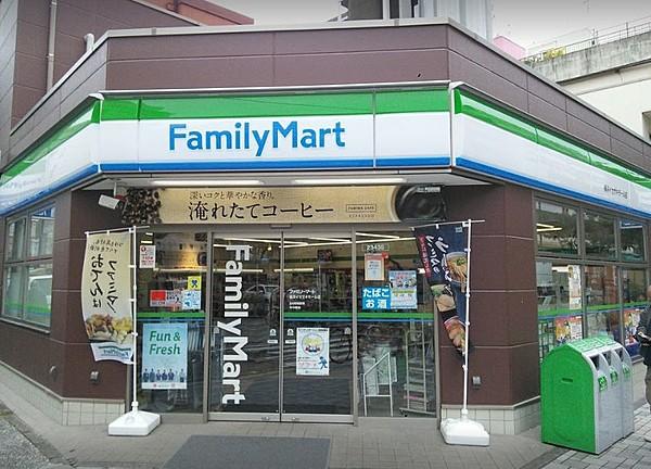 【周辺】ファミリーマート 横浜イセザキモール店（223m）