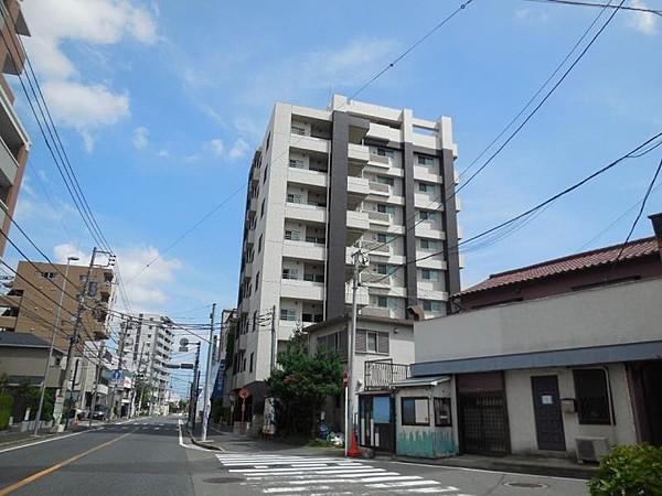 【外観】新川崎駅徒歩11分。平成27年築のペットと暮らせるマンション。内廊下設計、住宅性能評価書あり。