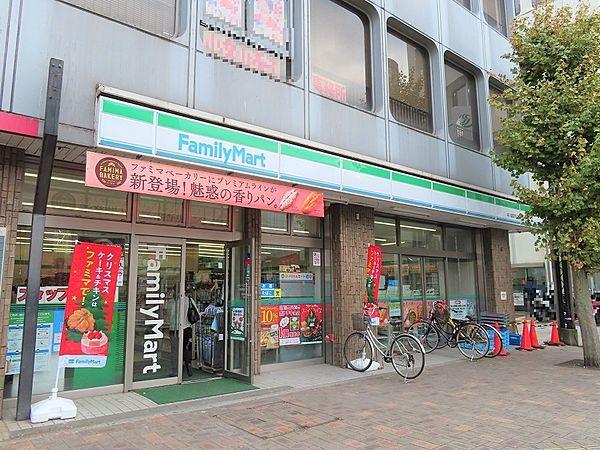 【周辺】ファミリーマート 本川越駅前店 徒歩 約3分（約210m）
