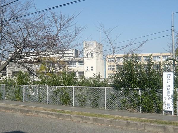 【周辺】堺市立三原台中学校(中学校)まで361m
