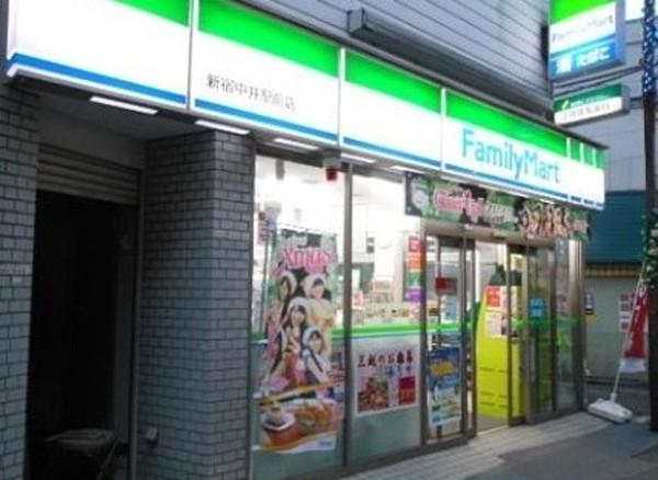 【周辺】ファミリーマート高円寺パル商店街店 883m