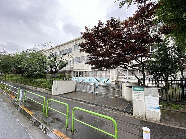 【周辺】板橋区立高島第六小学校 徒歩5分。 340m