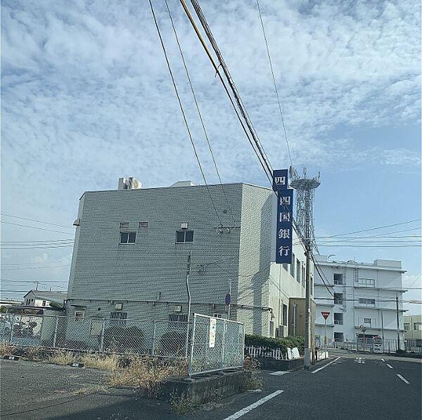 【周辺】四国銀行観音寺支店 290m