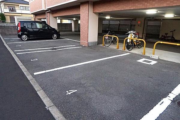 【周辺】駐車場