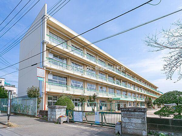 【周辺】所沢市立柳瀬小学校　約700m（徒歩9分）