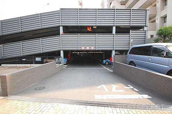 【駐車場】出入りがしやすい自走式駐車場。