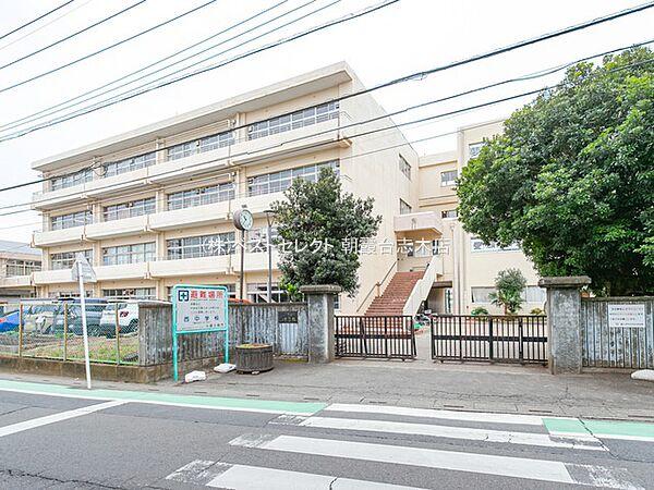 【周辺】富士見市立西中学校　約640ｍ（徒歩8分）