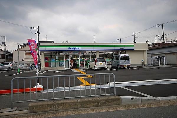 【周辺】ファミリーマート寝屋川寿町店 704m