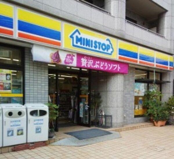 【周辺】ミニストップ新宿若松町店（530m）