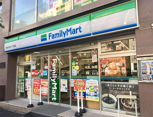【周辺】ファミリーマート 文京小石川一丁目店（358m）