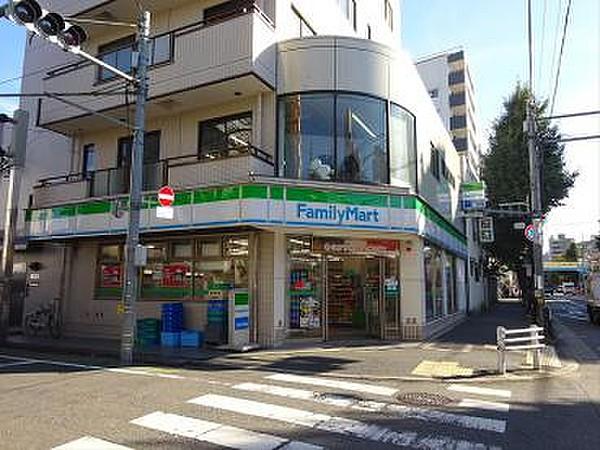 【周辺】ファミリーマート 南台中野通り店（121m）