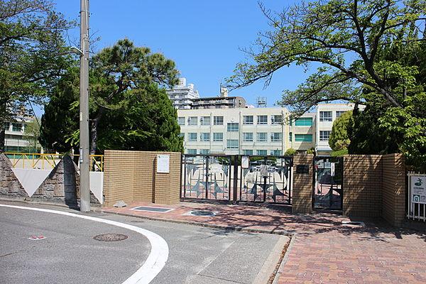 【周辺】岩塚小学校まで徒歩約10分。（約770m）