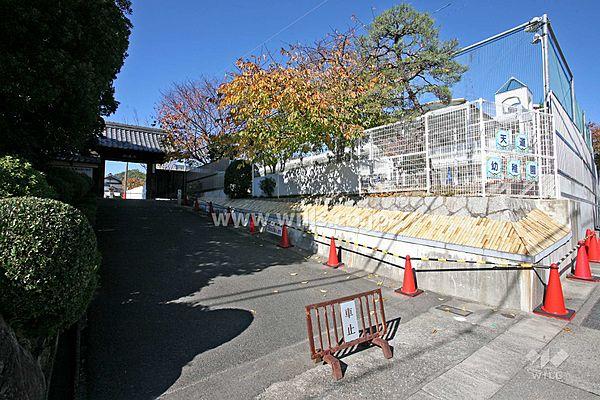 【周辺】『天道幼稚園』は、地下鉄名城線・地下鉄鶴舞線「八事」駅から南方向へ徒歩5分、「八事天道」にある幼稚園です。