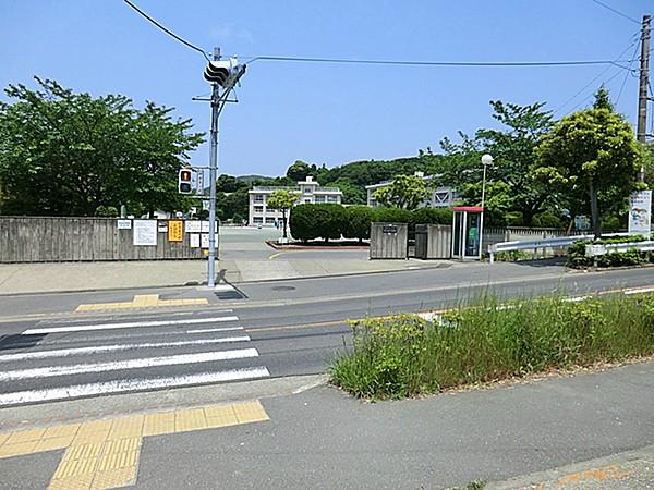 【周辺】津久井小学校　徒歩2分（約94m）