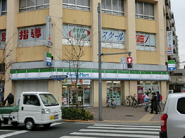 【周辺】ファミリーマート 南台二丁目店（125m）