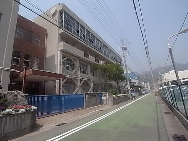 【周辺】神戸市立本山南小学校（340m）