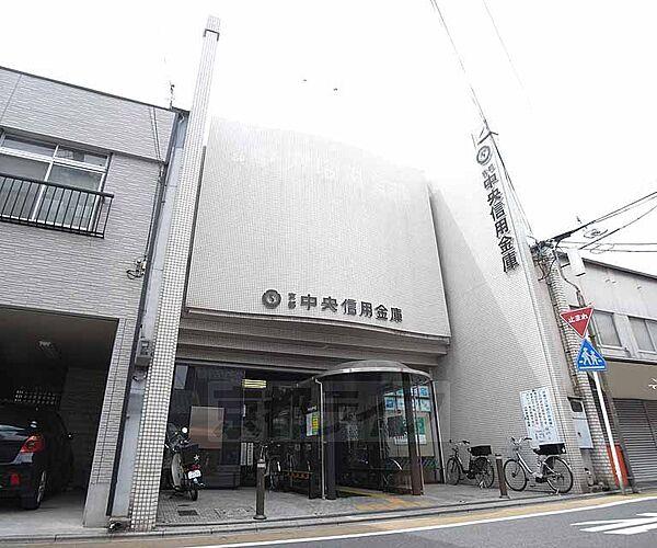 【周辺】京都中央信用金庫 大宮寺ノ内支店まで420m 大宮商店街沿いでご利用しやすくなってます。