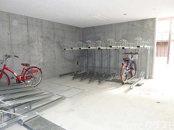 【周辺】屋内の自転車置場があります！